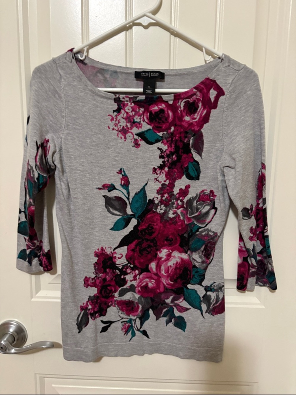 White House Black Market  Scoop Neck 3/4 Sleeve Sweater - Gray Pink